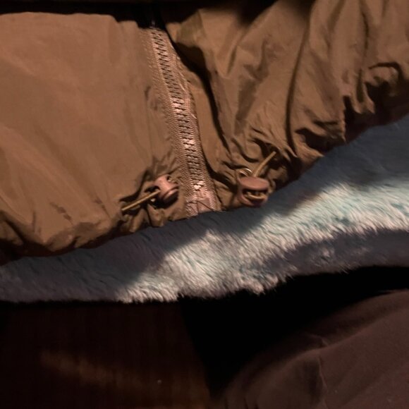 Army Green Puffer Vest - Picture 6 of 6